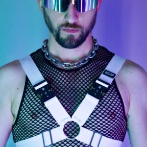 Harness TH_White Electric in Weiß von Attire Invention